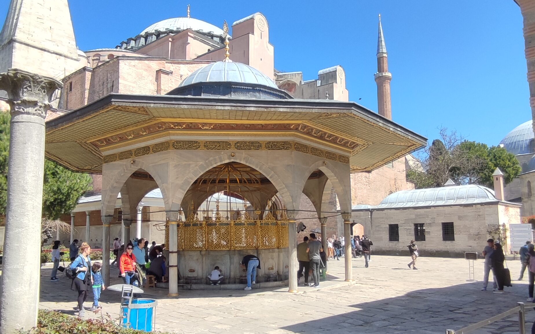 Quartiere di Sultanahmet fontana Hagia sophia