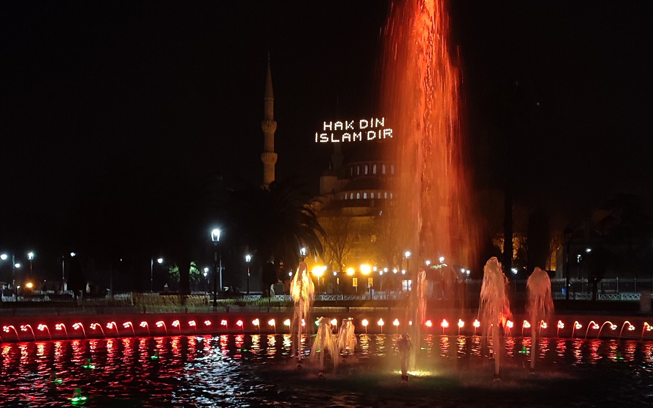 Quartiere di Sultanahmet fontana piazza centrale