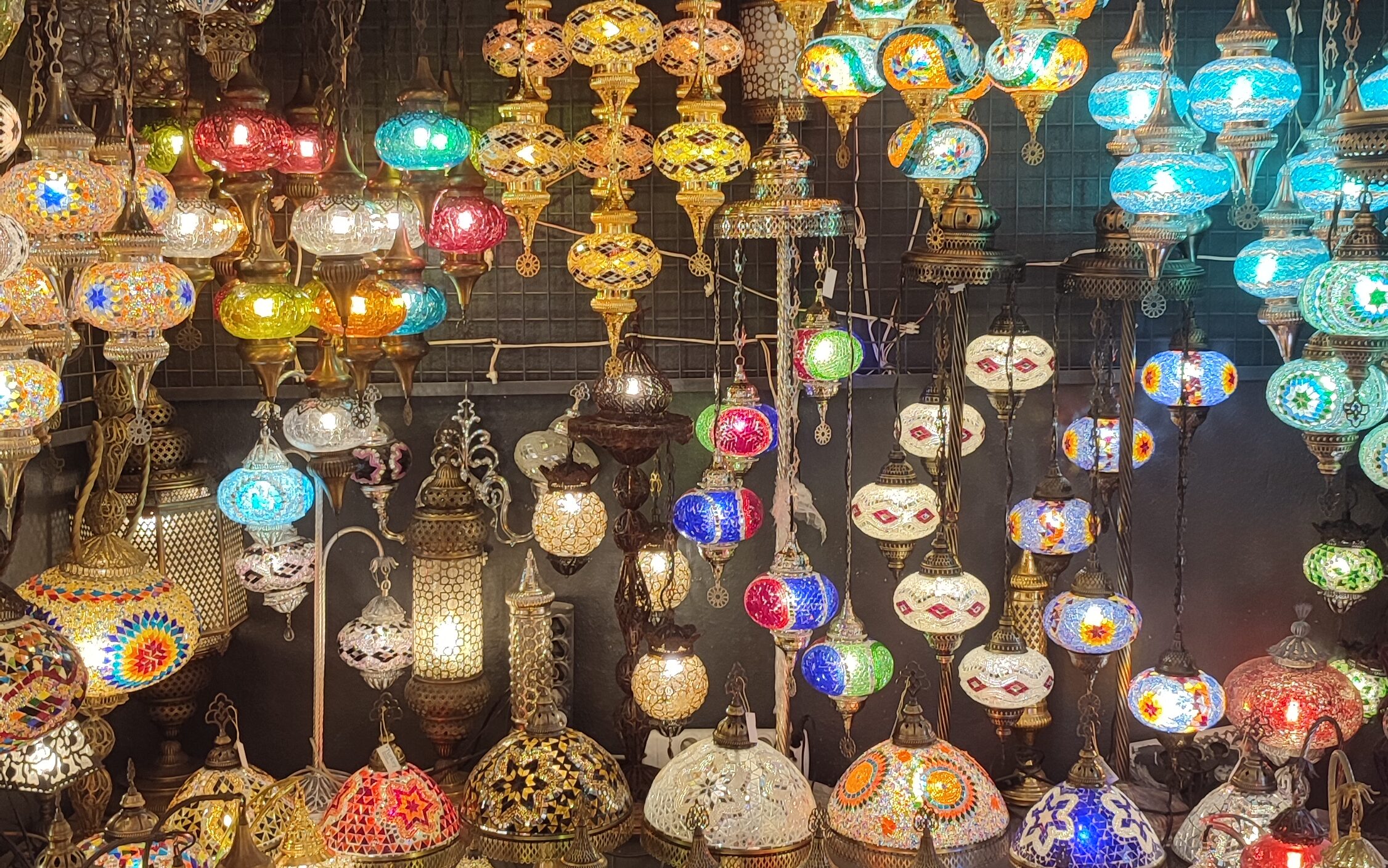 Quartiere di Sultanahmet lampade nel gran Bazaar