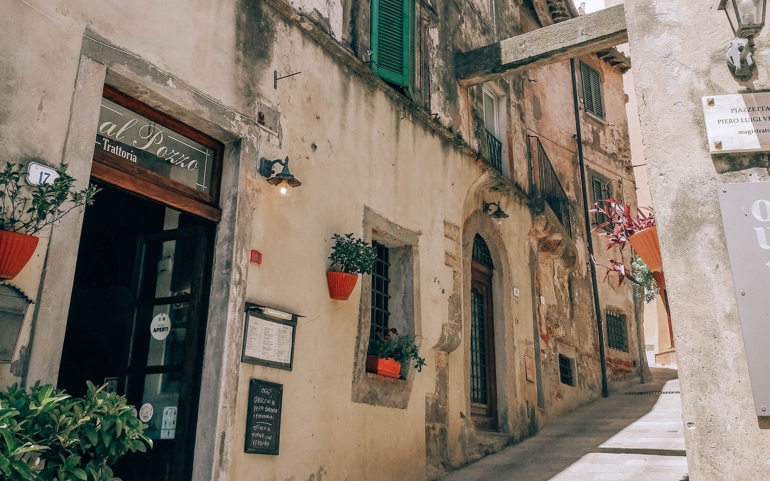 Capalbio strade, botteghe e trattorie