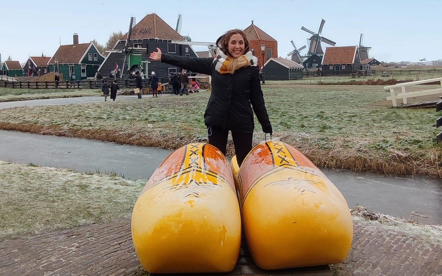 Cosa vedere a Zaandam foto con le tipiche scarpe di legno