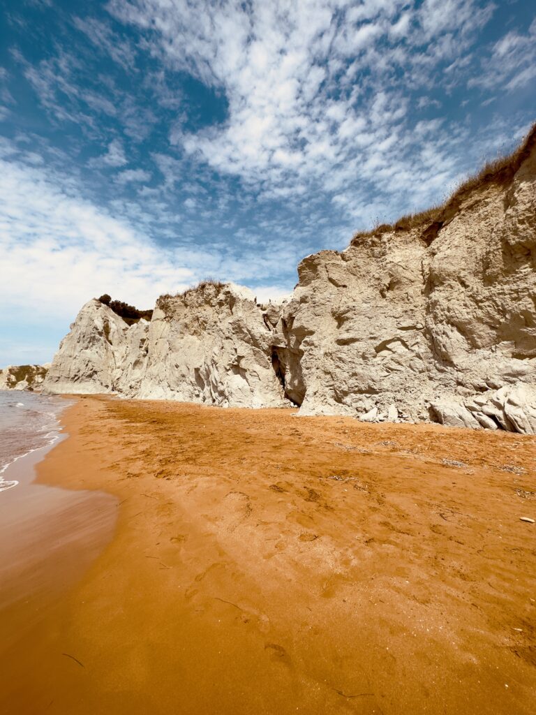 Cosa vedere a Cefalonia spiaggia rossa di Lixouri