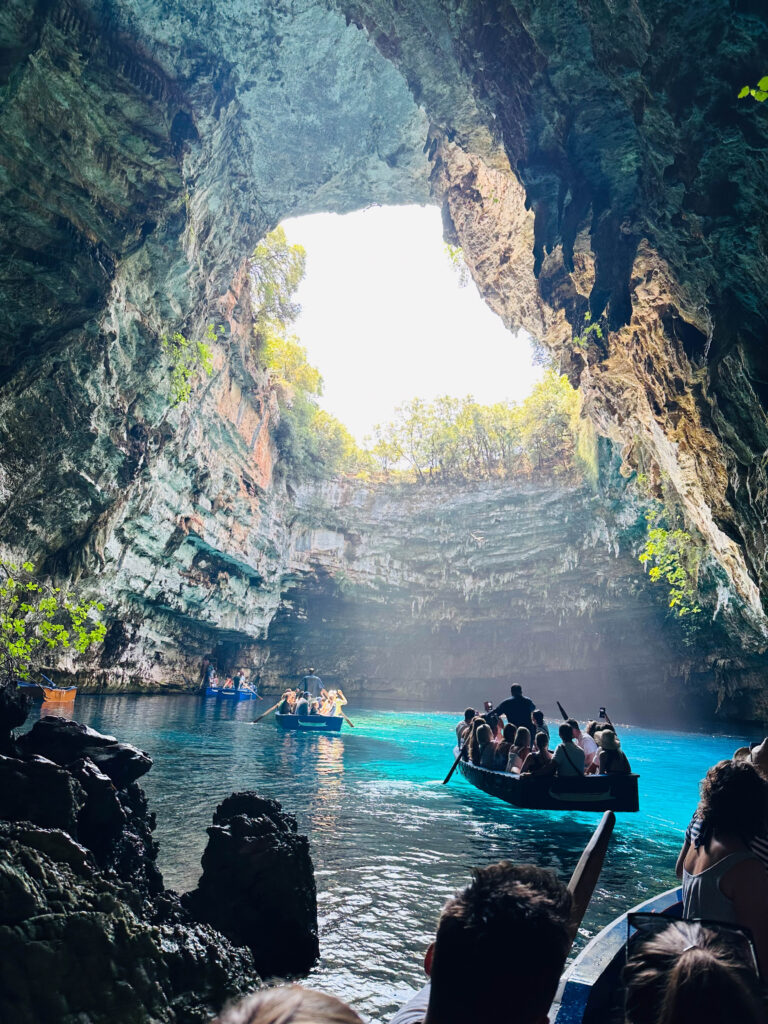 Cosa vedere a Cefalonia tour dentro la grotta di Melissani