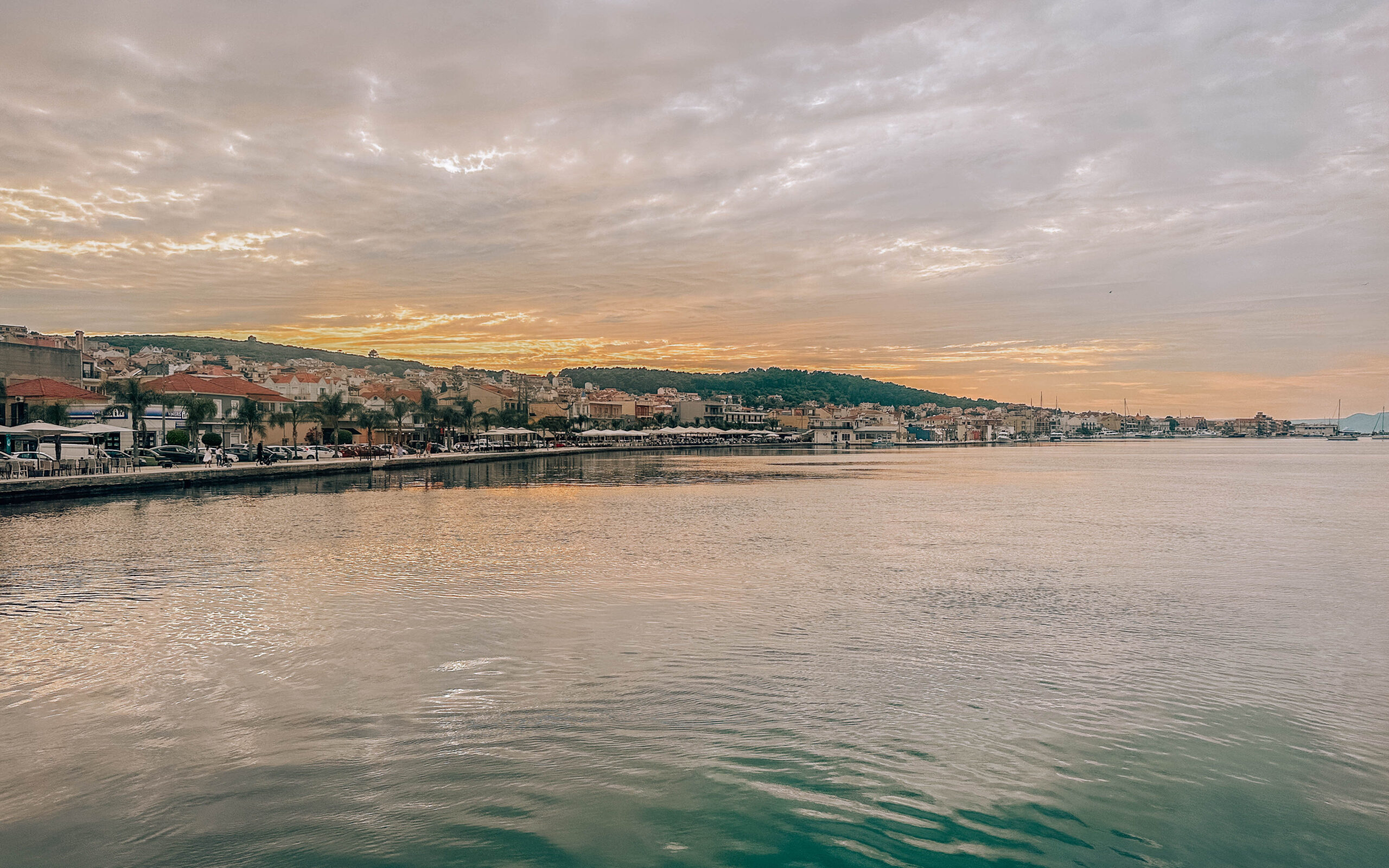 Cosa vedere a Cefalonia tramonto nella baia di Argostoli