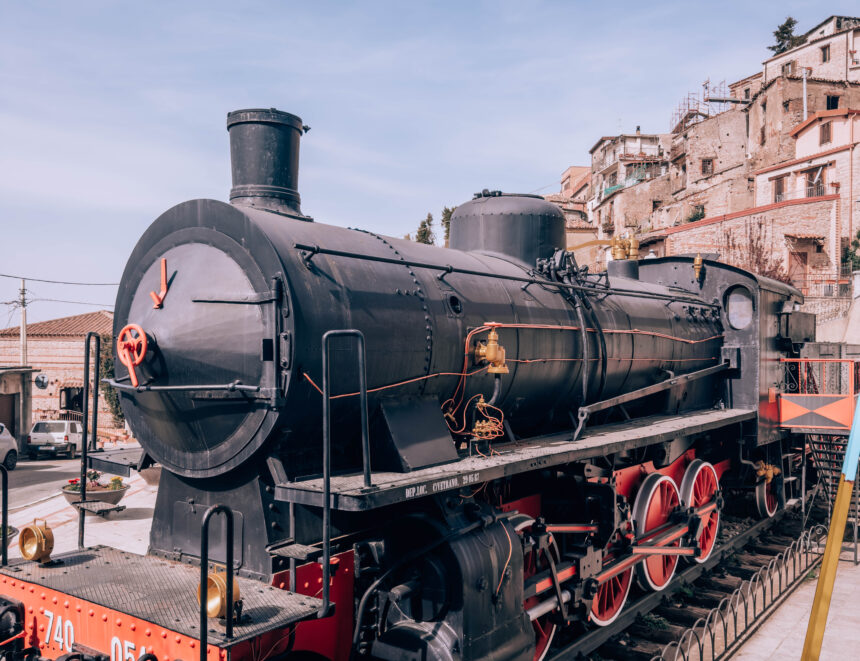 Cosa vedere in Calabria la locomotiva storica di bova