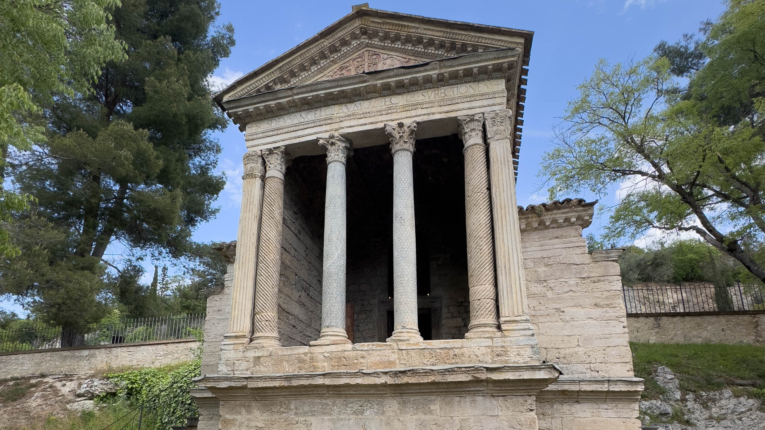 Le fonti del Clitunno Tempietto sul Clitunno